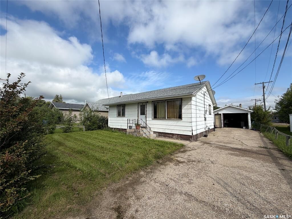 Property Photo:  409 1st Avenue E  SK S0J 2M0 