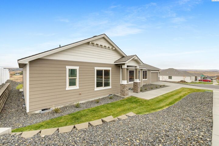 Property Photo: 6327 W 28th Ave WA 99338