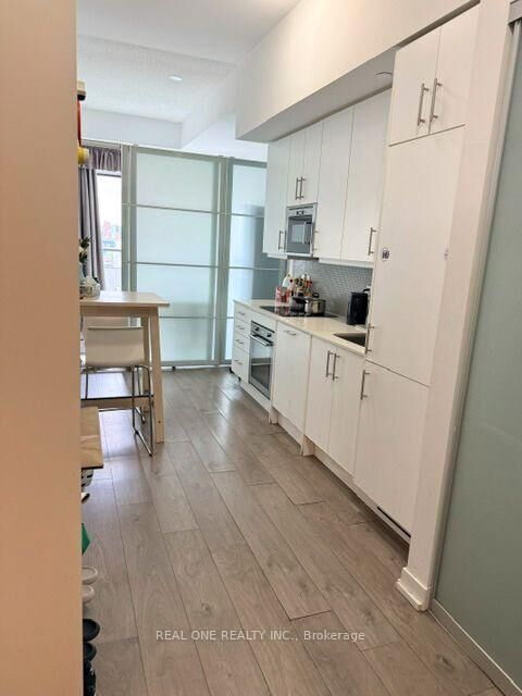 Property Photo: 297 College Street 716 ON M5T 1S2