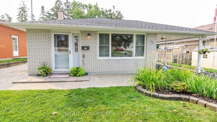 Property Photo:  15 Highview Road  ON L4M 2M1 