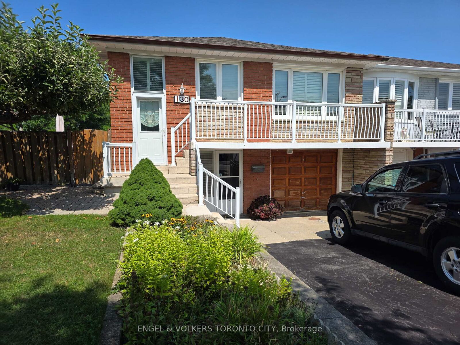 Property Photo:  130 Shoreham Drive Lower  ON M3N 1S9 