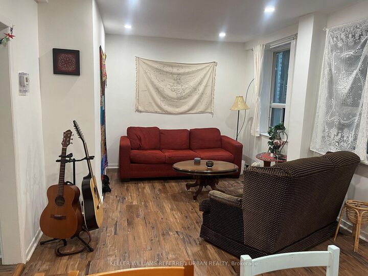 Property Photo:  9 Clinton Place Main Floor  ON M6G 1J8 