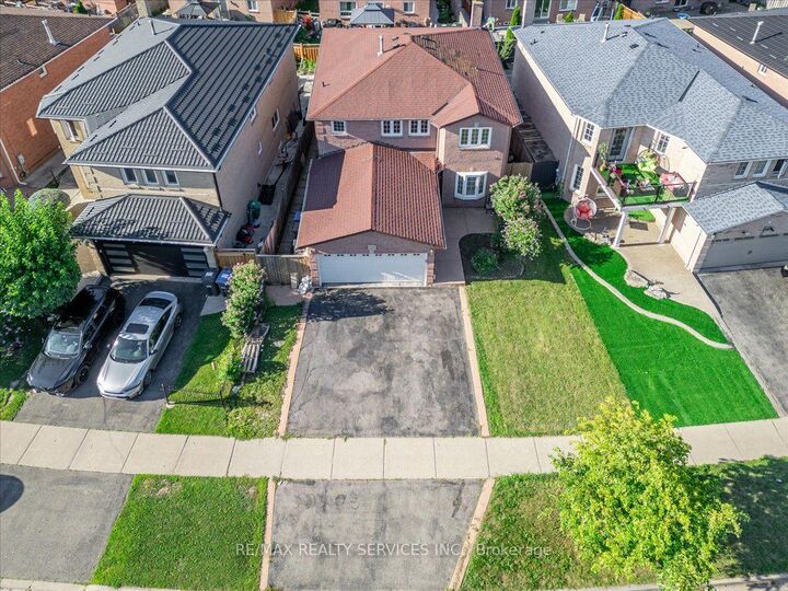 Property Photo: 162 Major William Sharpe Drive ON L6X 4C3