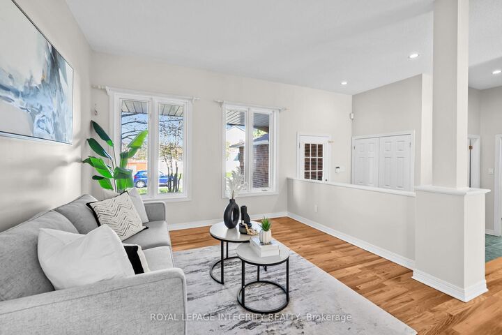 Property Photo: 4 Tamarack Place N ON K2J 4R3