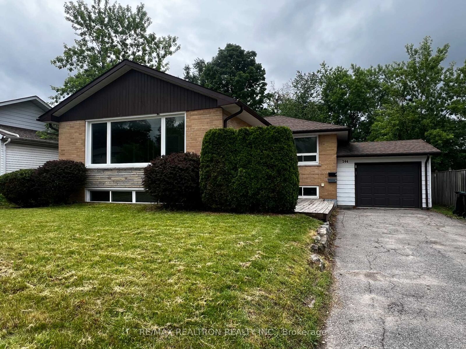Property Photo:  244 St Vincent Street Lower  ON L4M 3Z8 