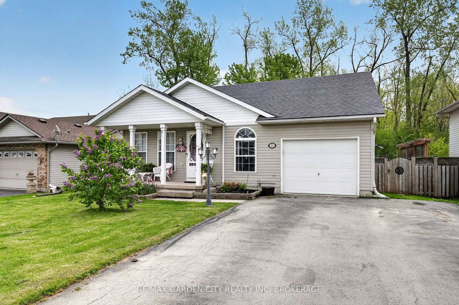 Photo de la propriété:  11 Rochelle Crescent  ON L0S 1N0 