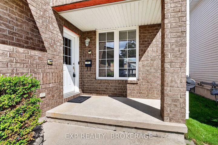 1896 Berrywood Crescent — photo 1