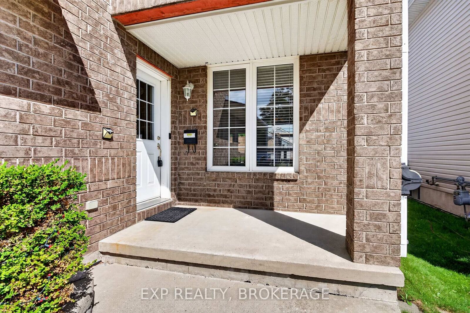 Property Photo:  1896 Berrywood Crescent  ON K7P 3G4 