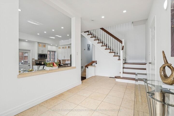 Property Photo: 7 Rollins Place ON M9B 3Y4