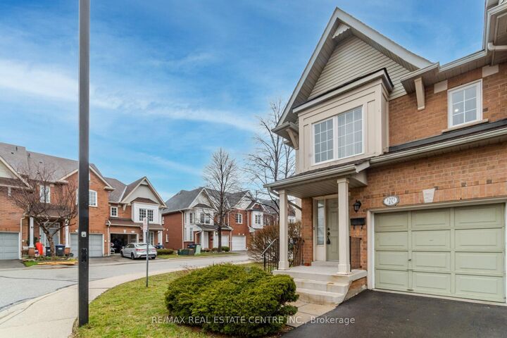 Property Photo: 1591 South Parade Court 45 ON L5M 6G1