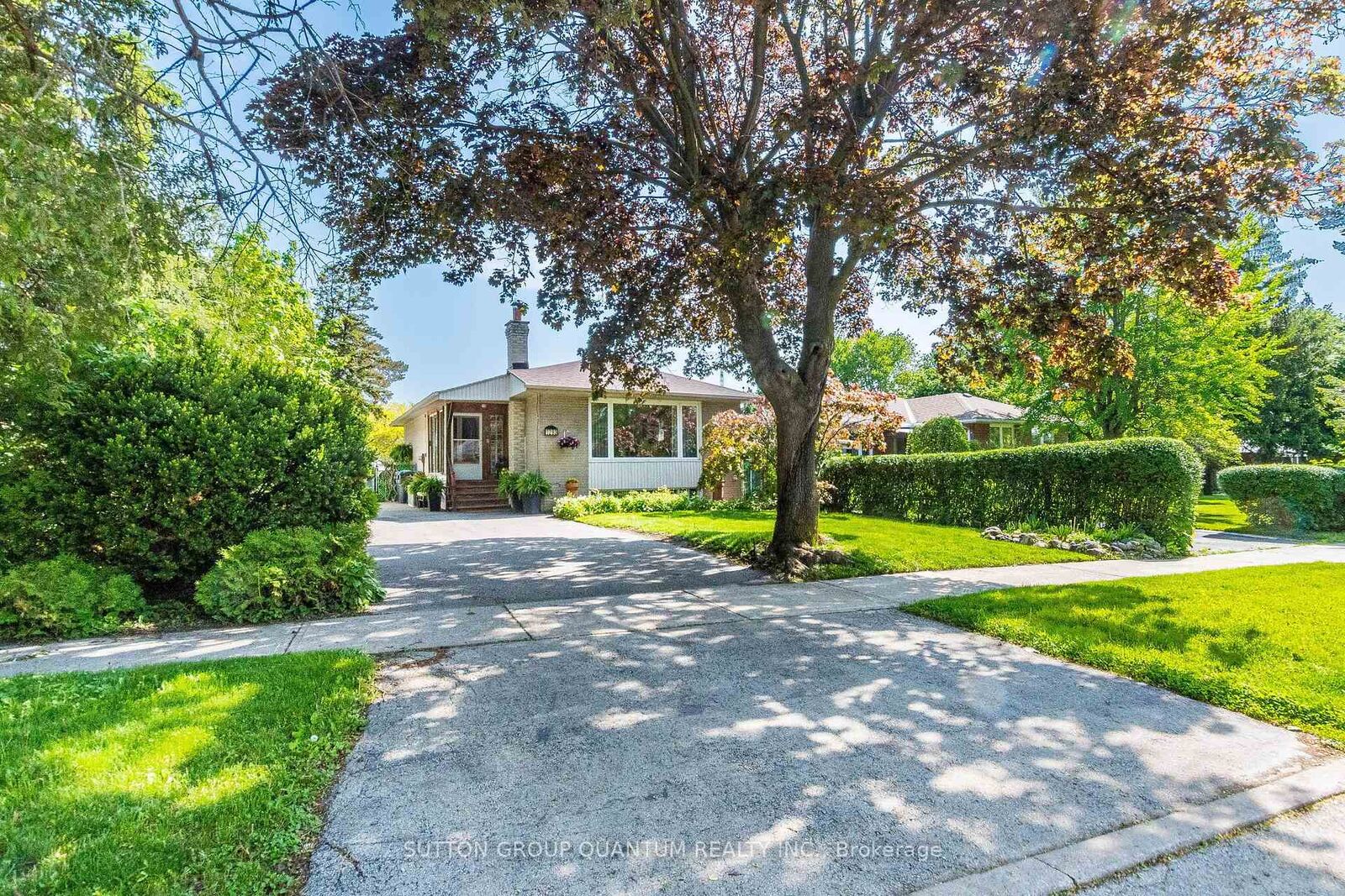 Property Photo:  1293 Daimler Road  ON L5J 3T3 