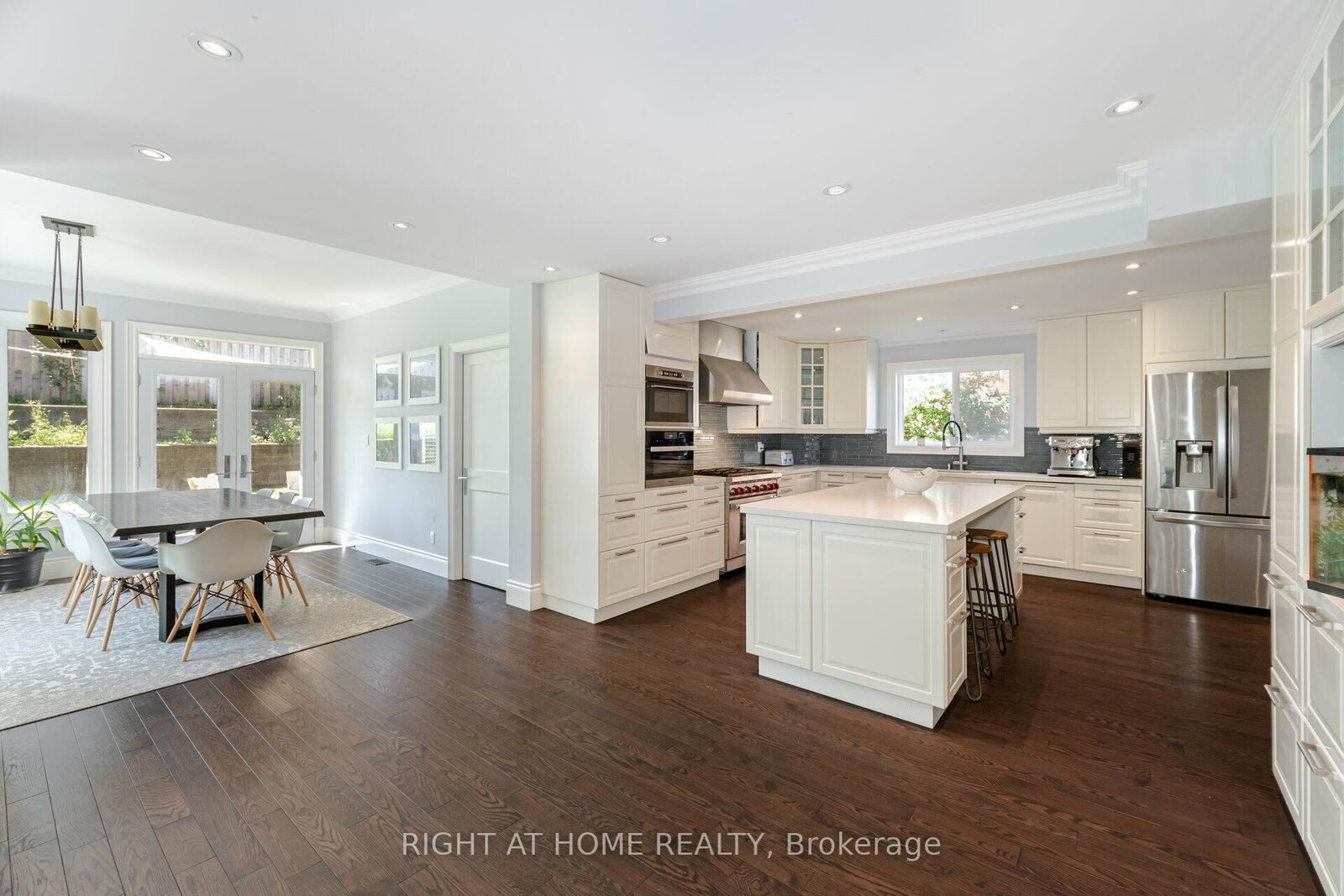 Property Photo:  19 Talgarth Road  ON M9B 6H1 