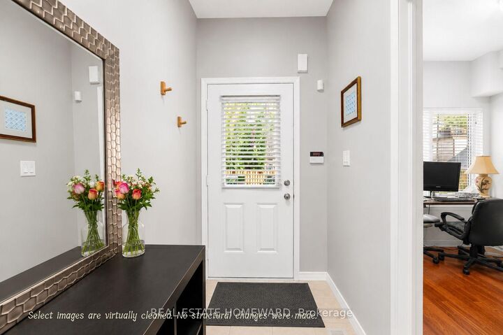 Property Photo:  24 Filmic Lane  ON M4M 3R1 