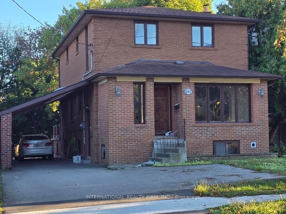 Property Photo:  