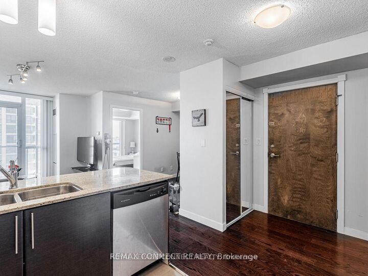 Property Photo:  18 Harbour Street 1407  ON M5J 2Z6 