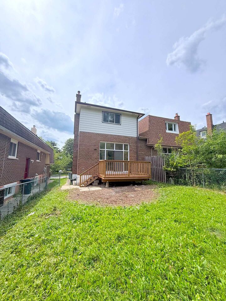 Property Photo: 114 Loganberry Crescent ON M2H 3H1