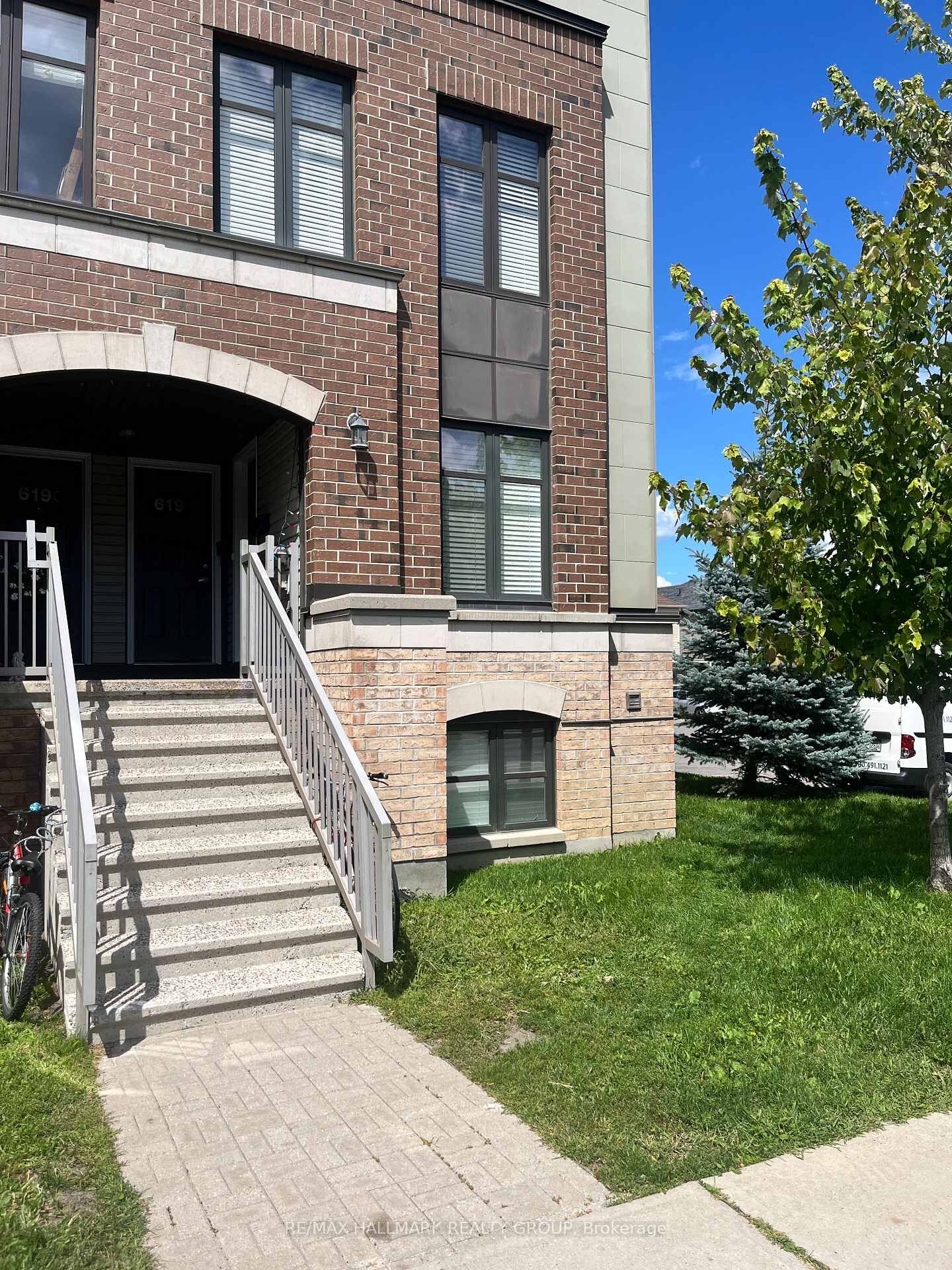 Property Photo: 619 A Chapman Mills Drive ON K2J 5T1