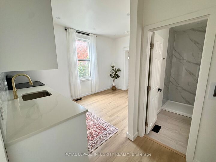Property Photo: 920 Gladstone Avenue 1 ON K1R 6Y4