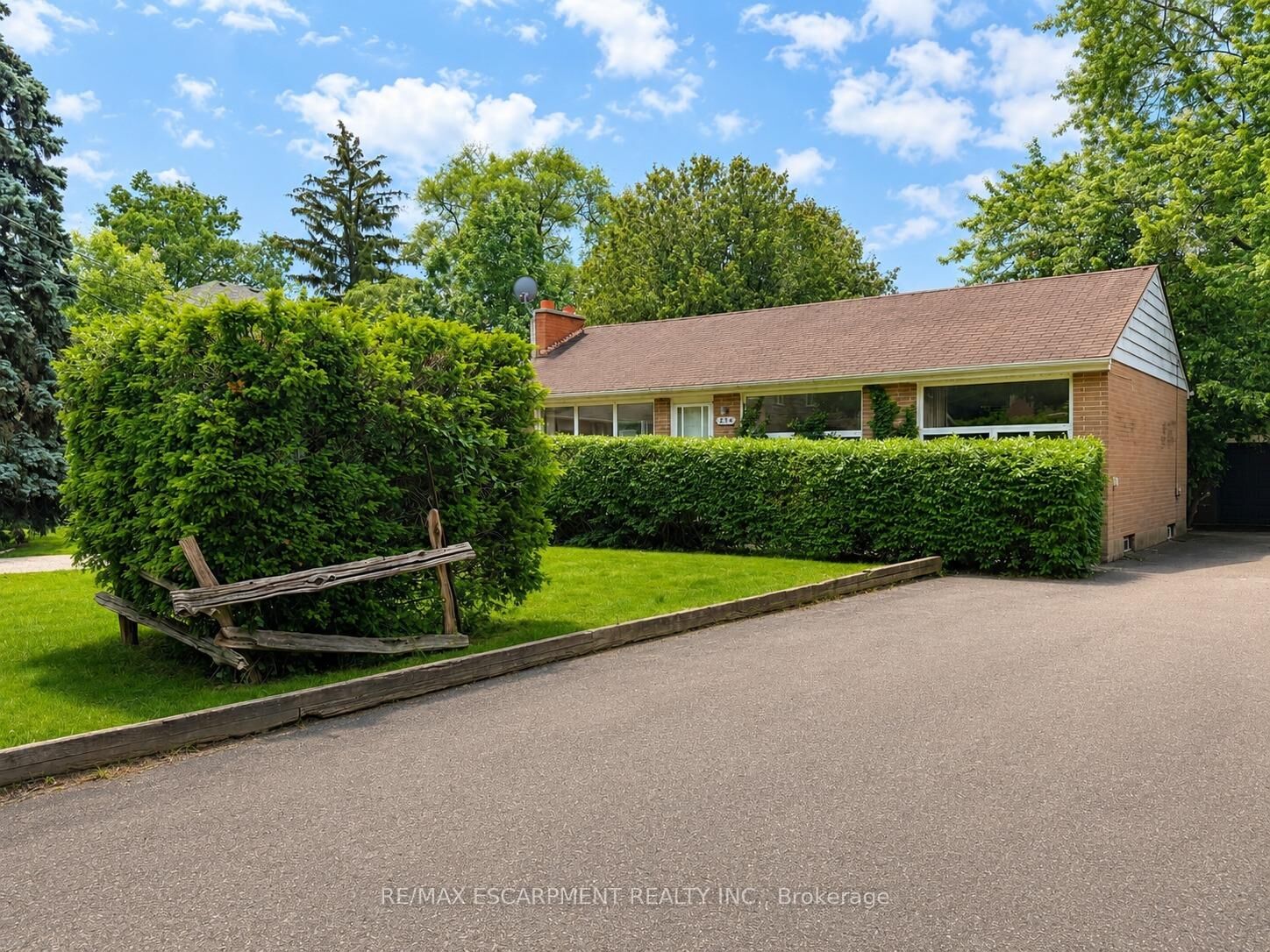 Property Photo: 1214 Argreen Road ON L5G 3J3