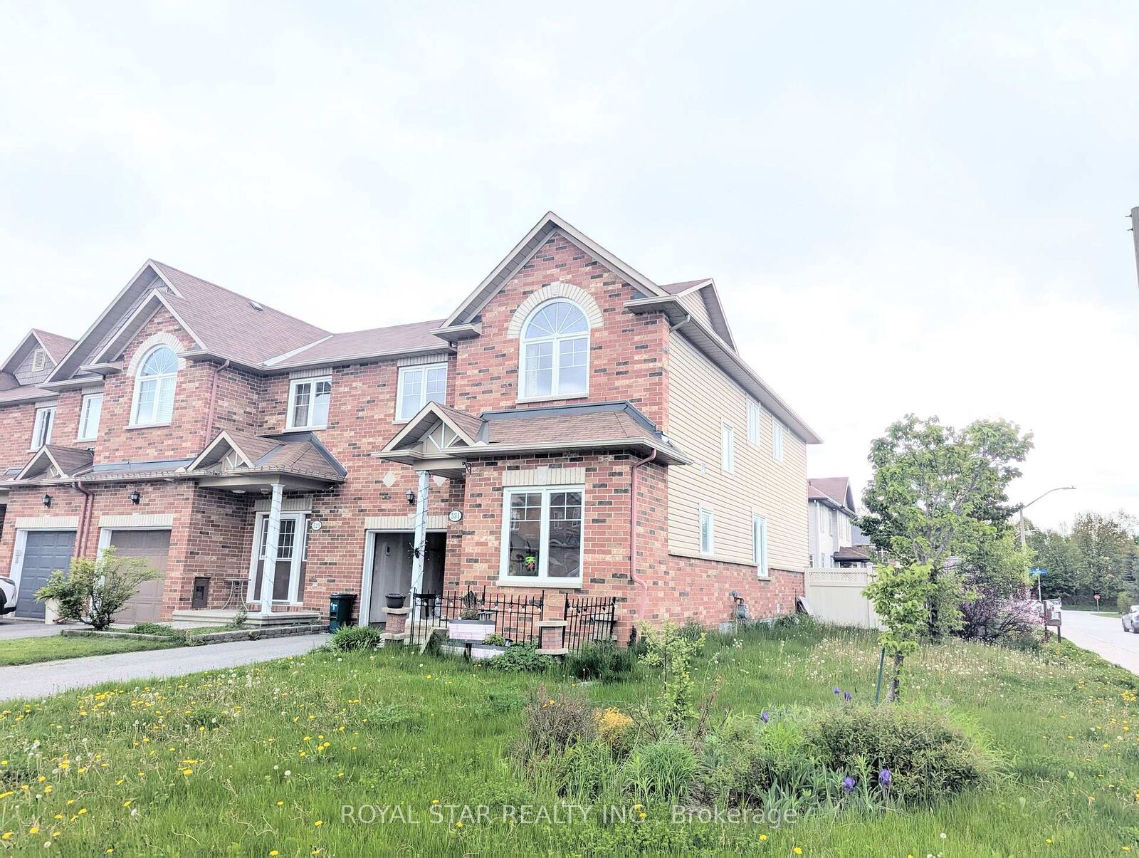 Property Photo:  531 Fordell Avenue  ON K2W 0B7 
