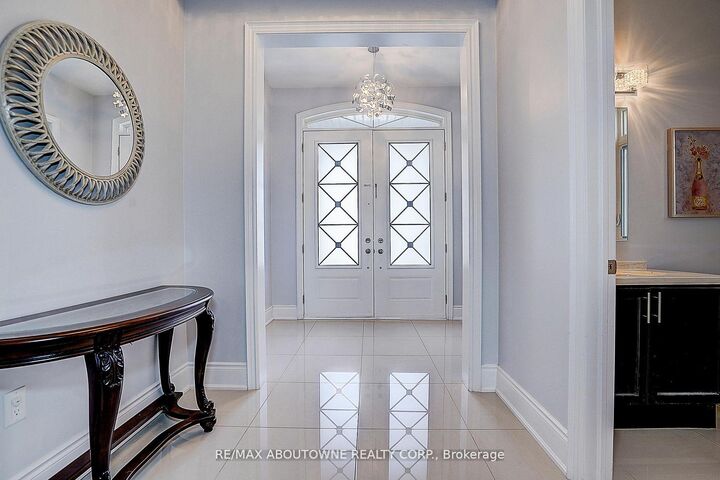 Property Photo: 16 Gracedale Drive ON L4C 0Y3