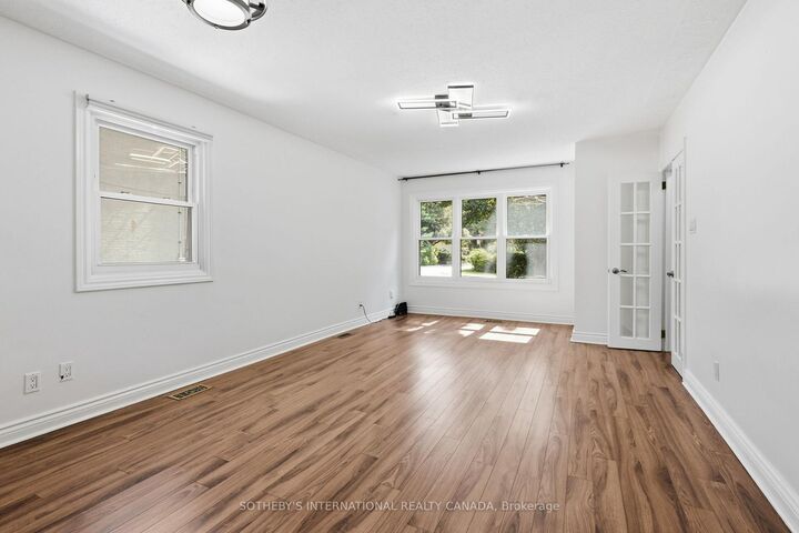 Photo de la propriété: 26 Magwood Court ON M6S 2M5