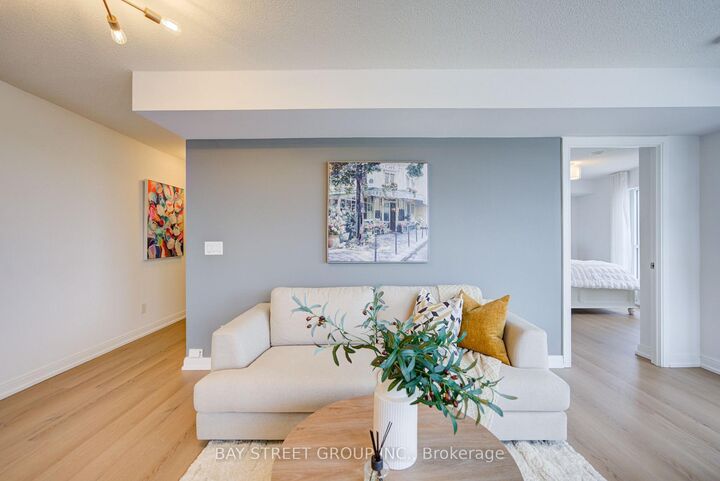 Property Photo: 151 Village Green Square 1908 ON M1S 0K5