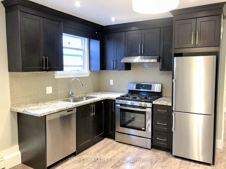Property Photo:  211 St Clements Avenue 2  ON M4R 1H3 