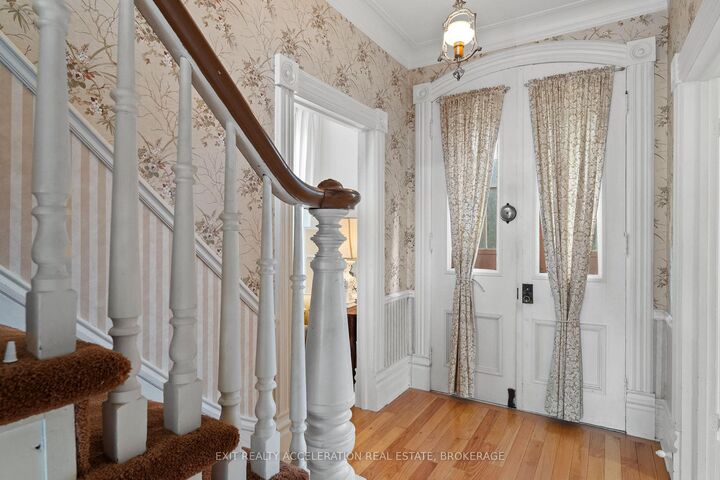 Property Photo:  182 Water Street W  ON K7R 1W4 