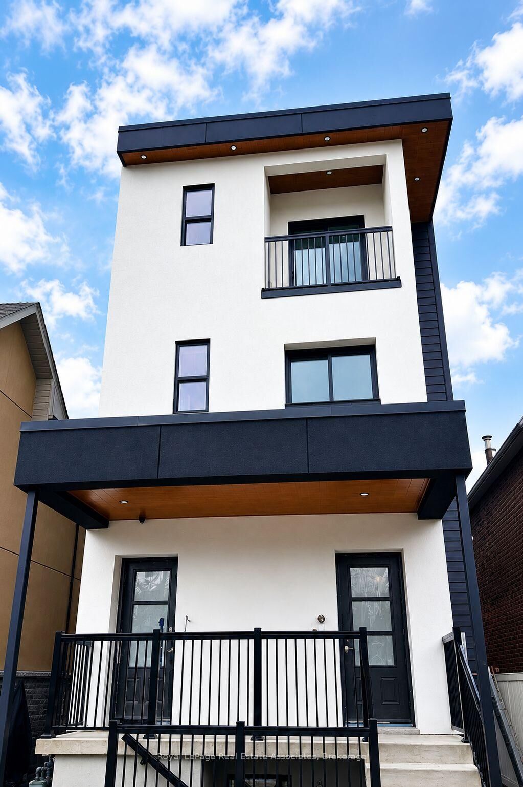 Property Photo:  17 White Avenue 5 Sfn  ON M6N 1S7 