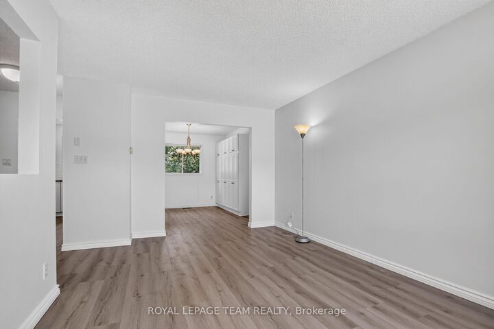 Property Photo: 158 Oakwood Drive ON K4K 1K9
