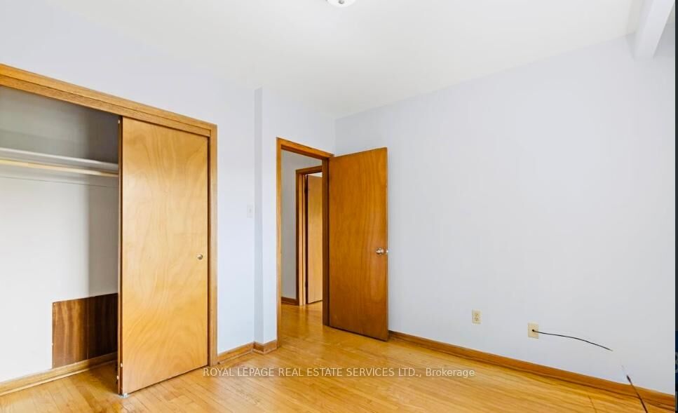 Property Photo: 50 Peter Street 2 ON L5H 2G8