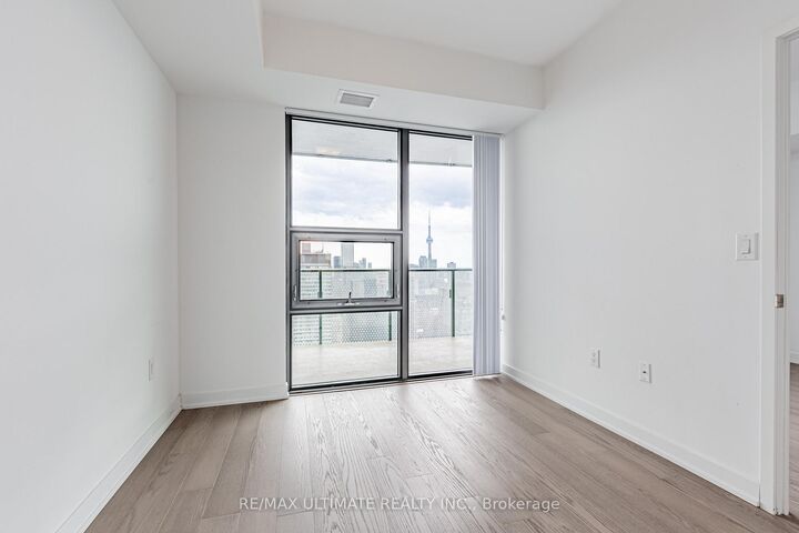 Property Photo:  11 Wellesley Street W 5003  ON M4Y 0G4 