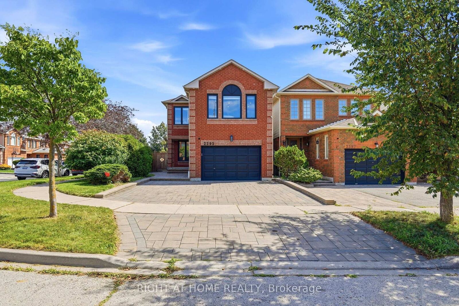 Property Photo: 2295 Wildwood Crescent ON L1X 2R8