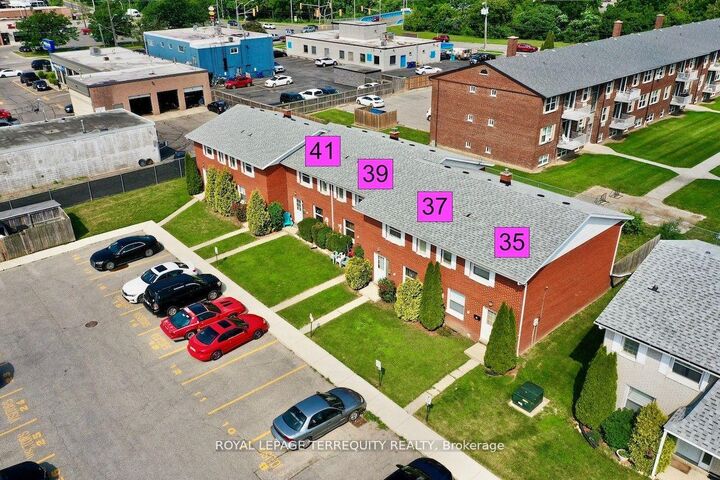 Property Photo: 35 Orchard Place ON N7M 1A6