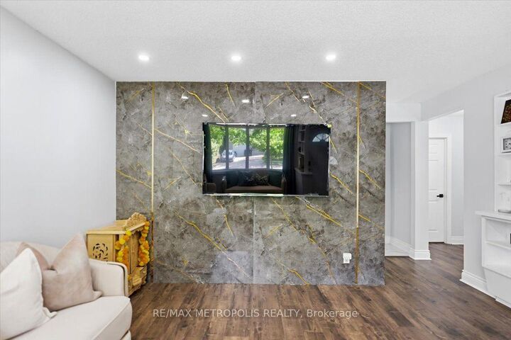 Property Photo: 615 Dogwood Lane ON N2L 4Y2