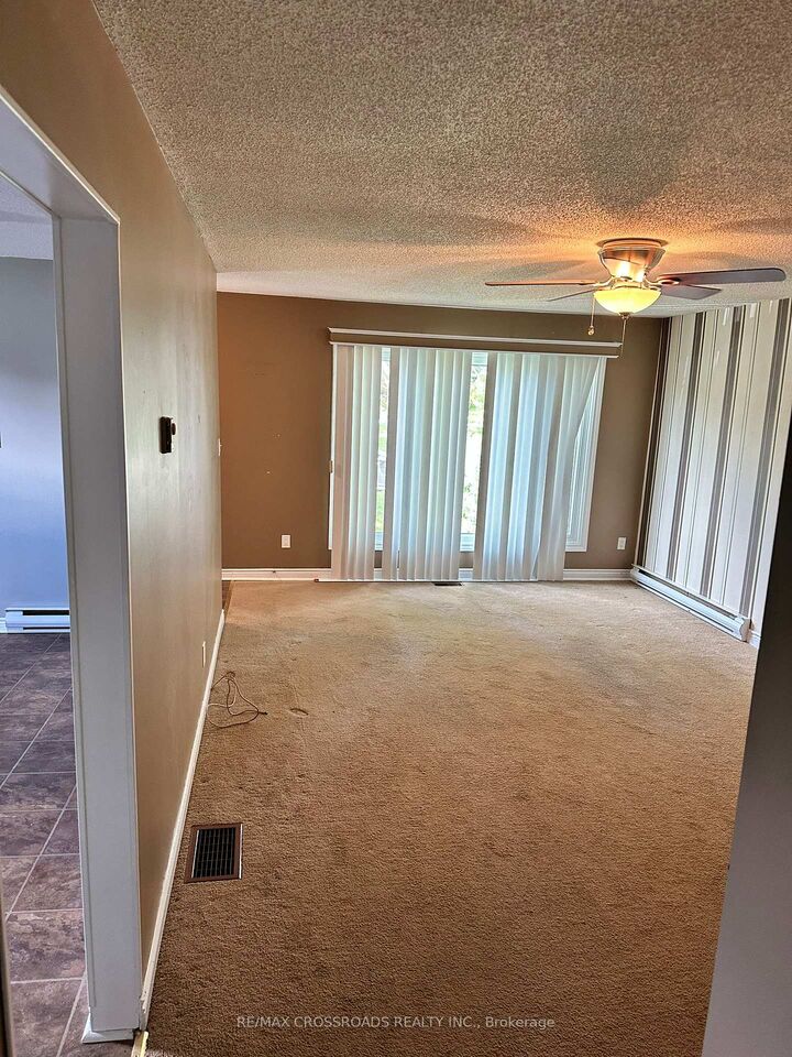 Property Photo:  613 Perry Street Main  ON L1N 4C6 