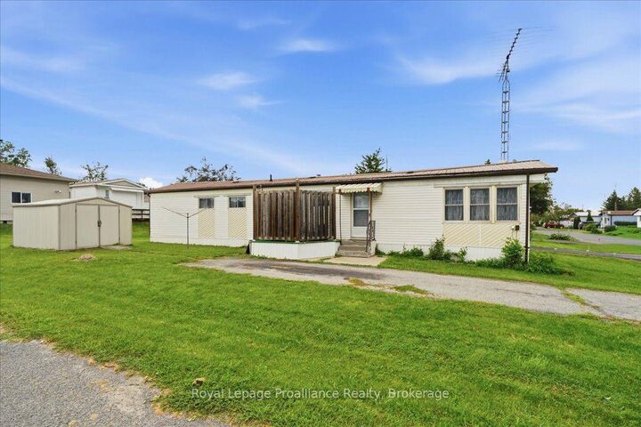Property Photo:  18 Cedar Street  ON K7R 3L1 