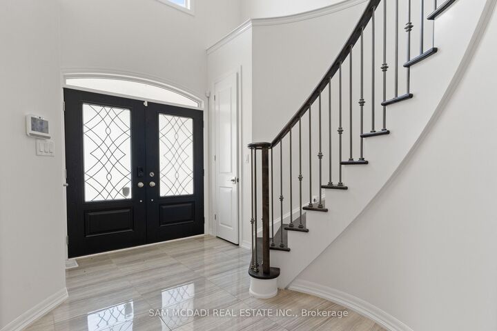 Property Photo:  93 Wheat Boom Drive  ON L6H 0M9 