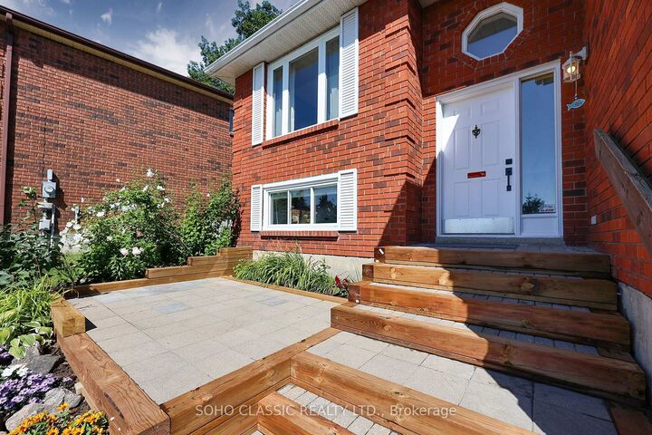 Property Photo:  301 Leacock Drive  ON L4N 6J8 