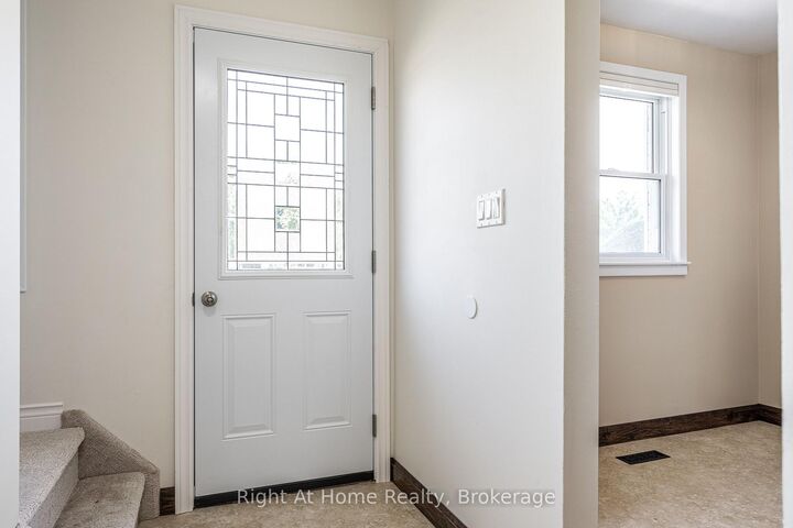 Photo de la propriété:  65 Maple Avenue  ON N5A 7C3 