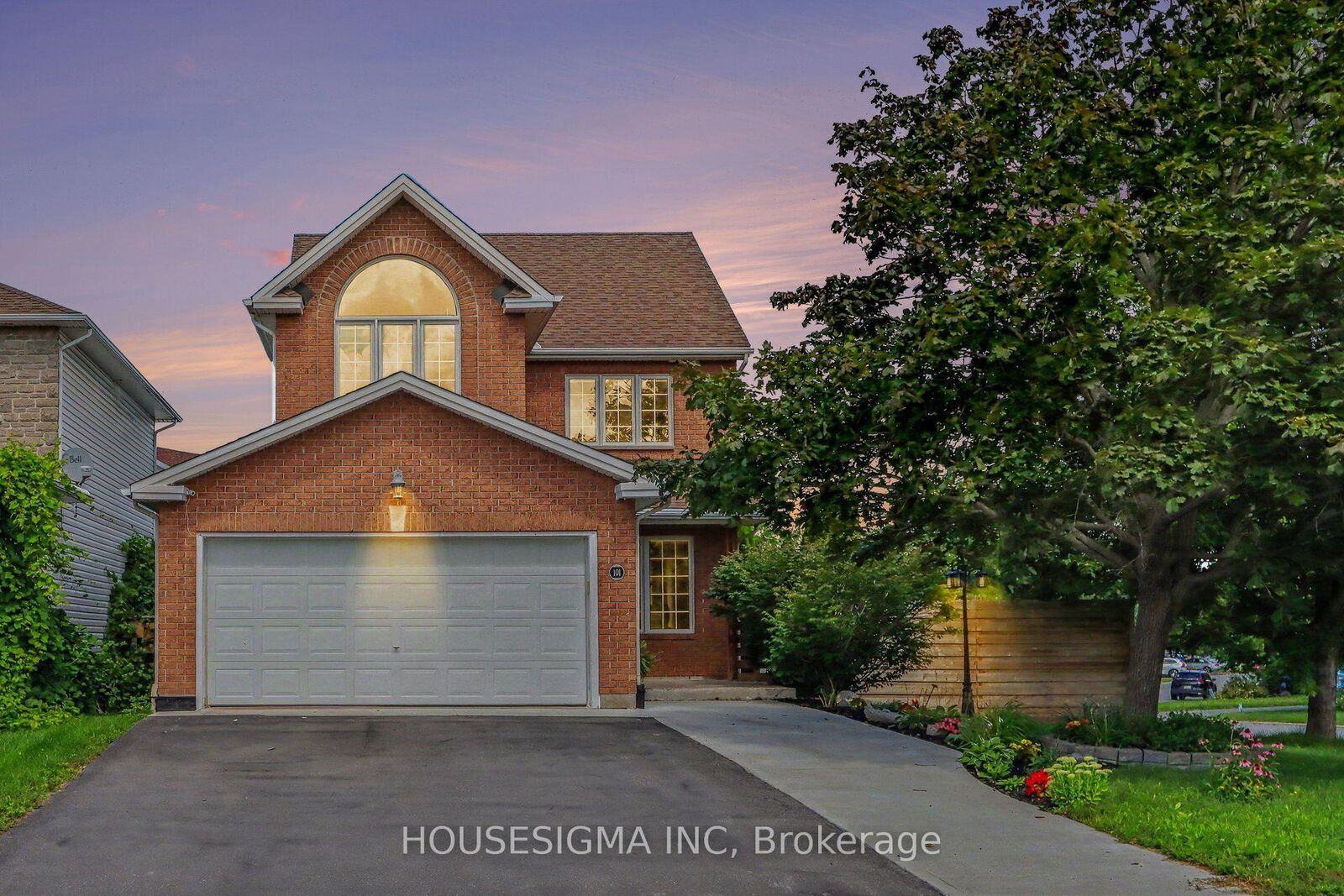 Property Photo: 101 Kittiwake Drive ON K2S 1Z8