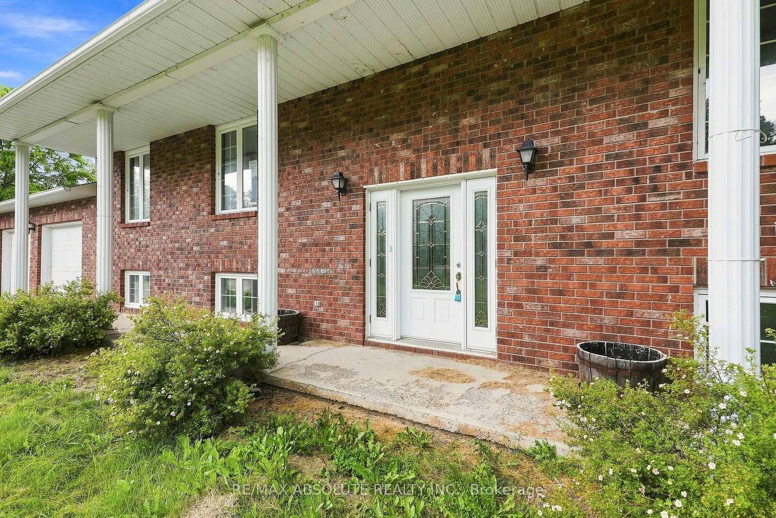 Property Photo: 372 Lake Park Road ON K7C 3P2
