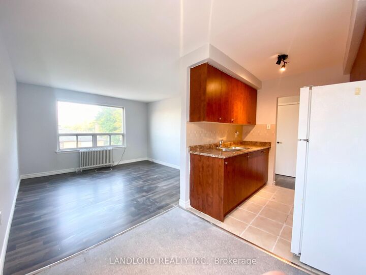 Property Photo:  127 Scarlett Road 4  ON M6N 4K6 