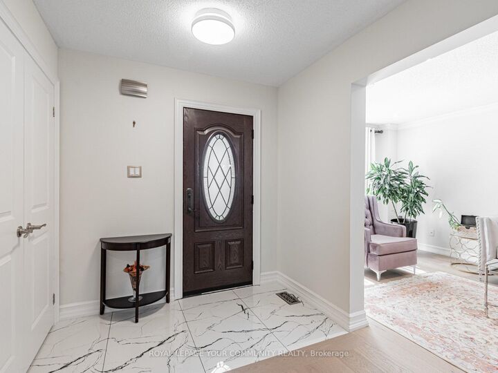 Property Photo: 5 Mandel Crescent ON L4C 9Z7