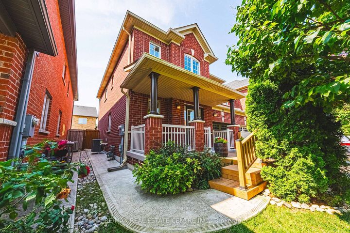 Property Photo: 141 Lavery Heights ON L9T 0V4
