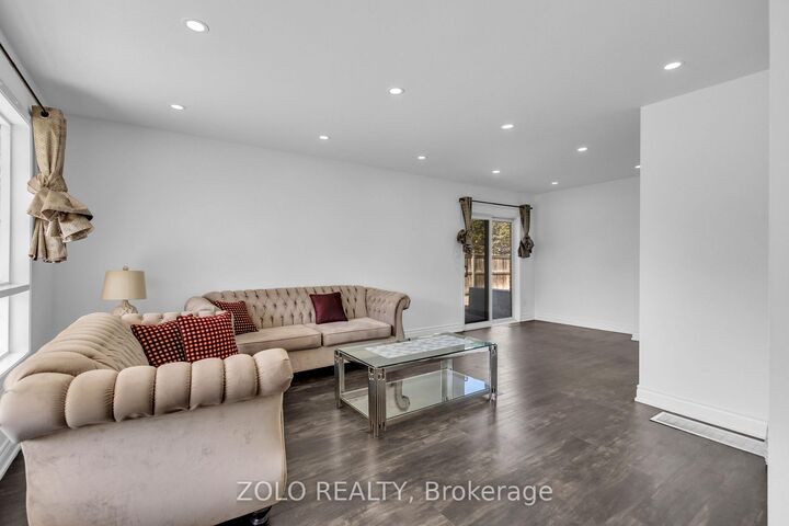 Property Photo: 43 Davies Crescent ON L4M 2M4