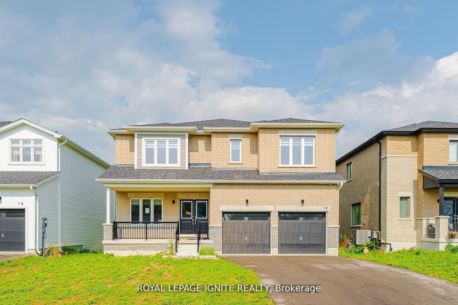 Property Photo:  19 Butternut Drive  ON N3Y 0G8 