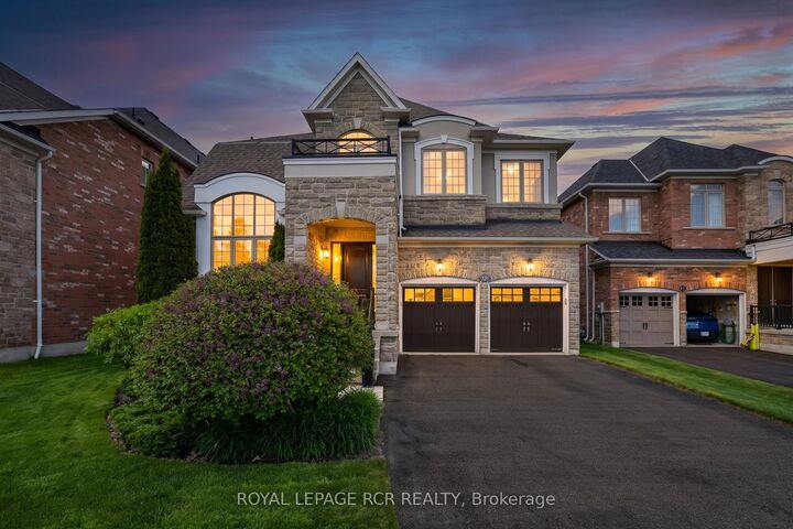 Property Photo: 19 Emerald Heights Drive ON L4A 0C8