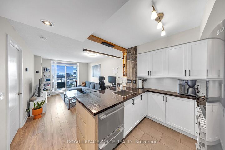 Property Photo:  50 Lynn Williams Street 1907  ON M6K 3R9 